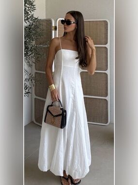 Kivari NWT Sylvie Bubble Hem Flare Maxi Dress in White XS/2, Lined-Zip Close